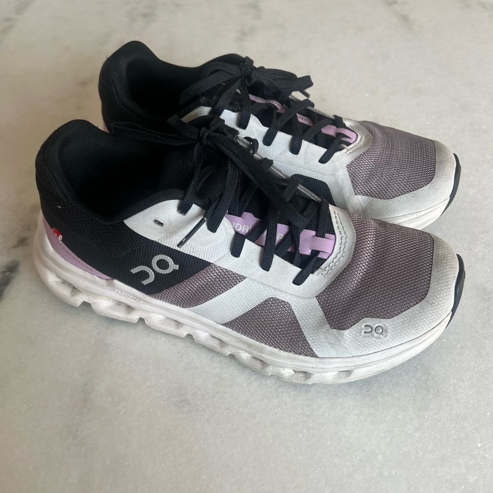 ON Cloudrunner Womens size 7